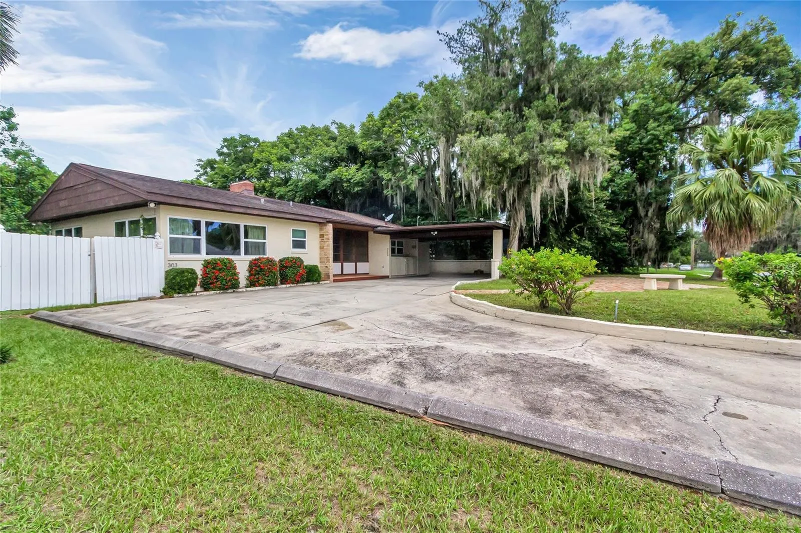 303 South 12th Street, Leesburg, FL 34748